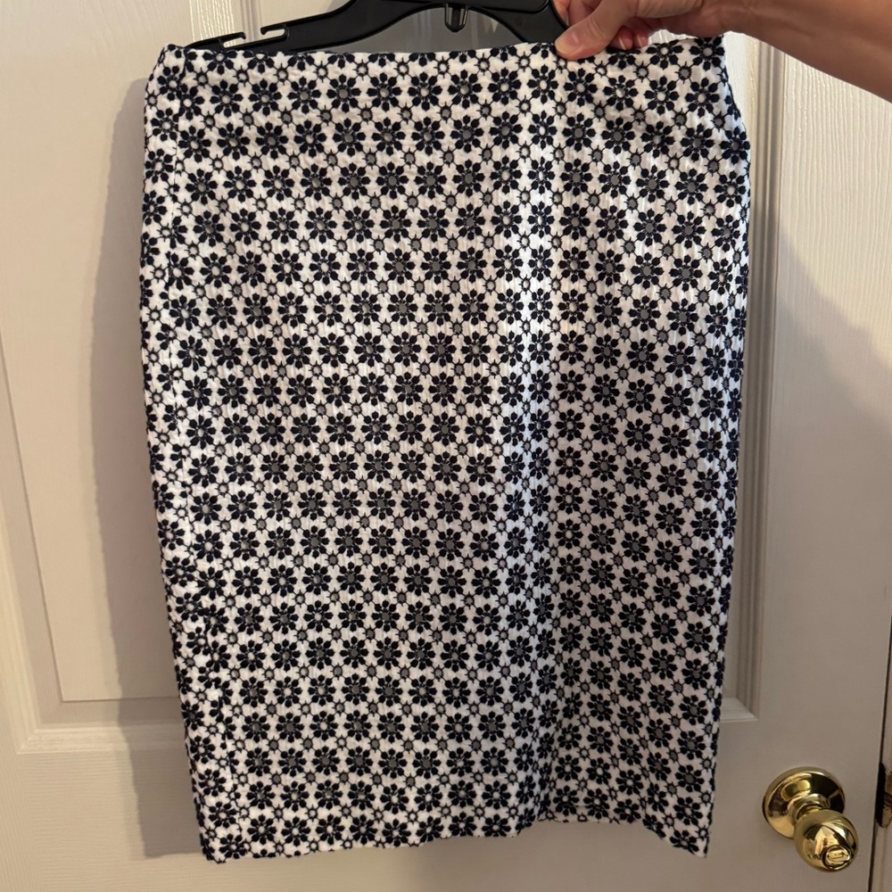 Ann Taylor. Size 2. Navy and white eyelet skirt.